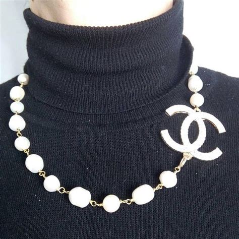 con cosa si portano n le collane tipo chanel|Chanel collane usate.